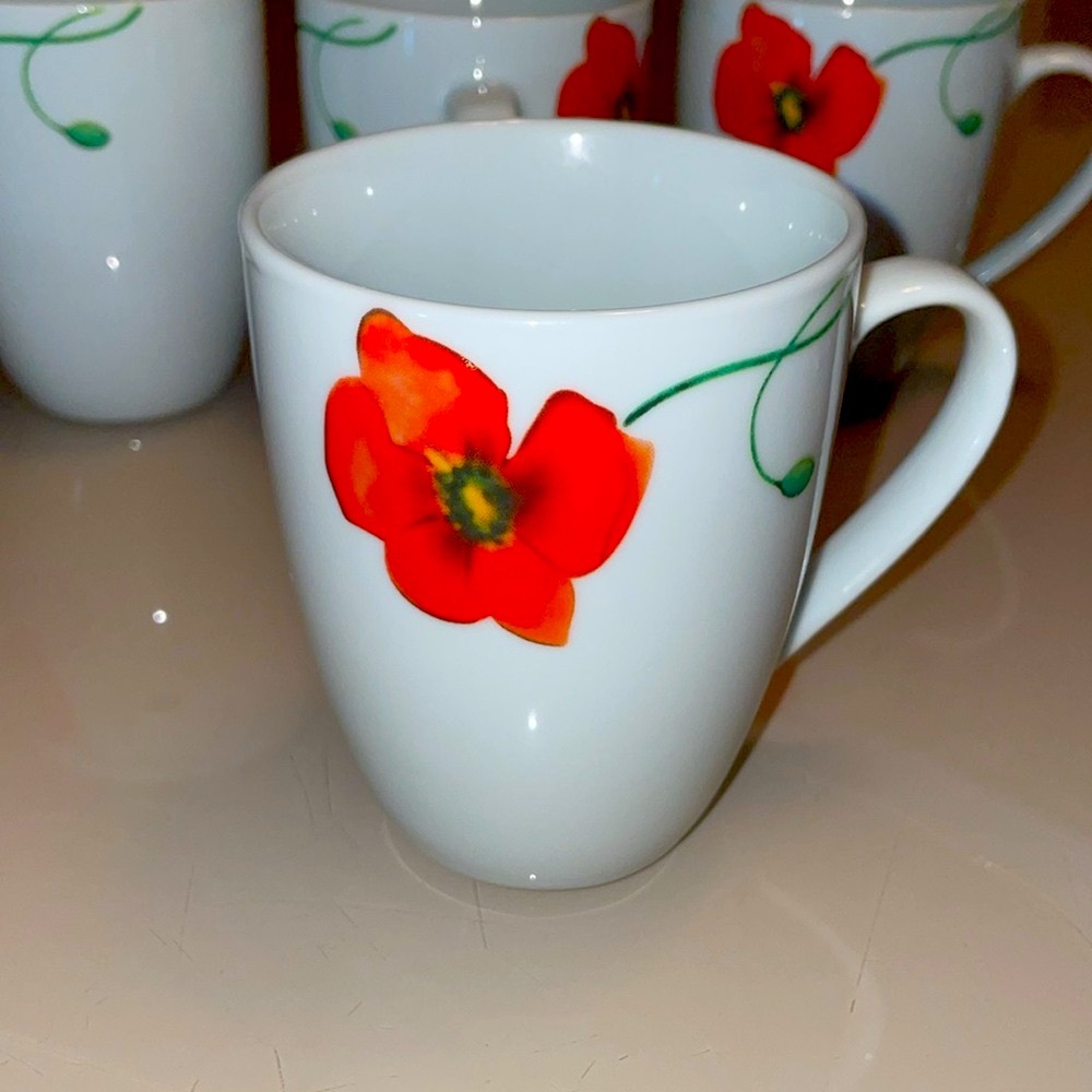 Set of 4 floral design coffee cups